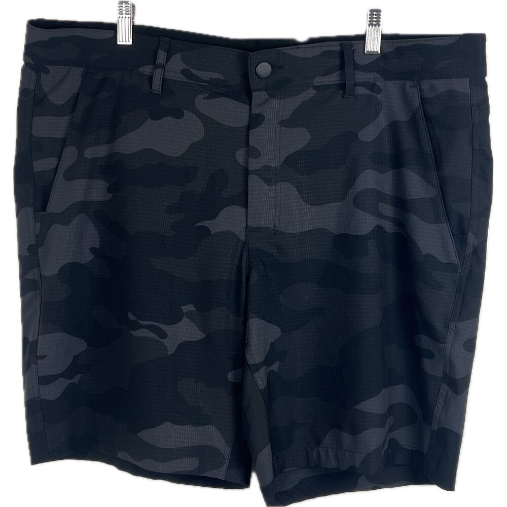 George shorts mens 40 Camo flat front  back pocket one with a zipper NICE!